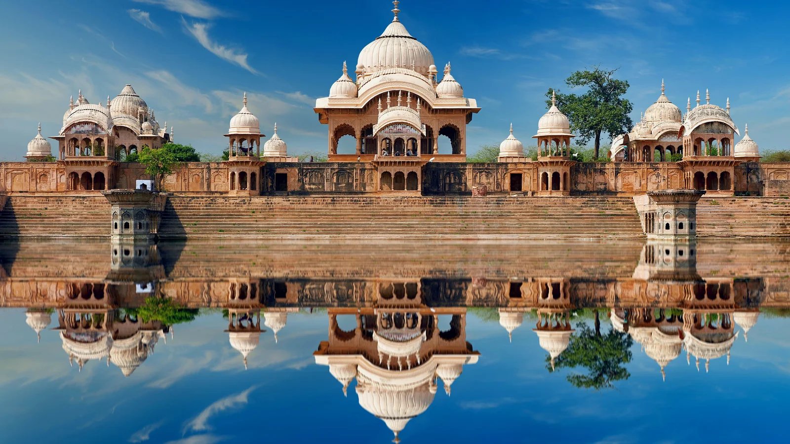 Dehradun to Mathura Taxi Service
